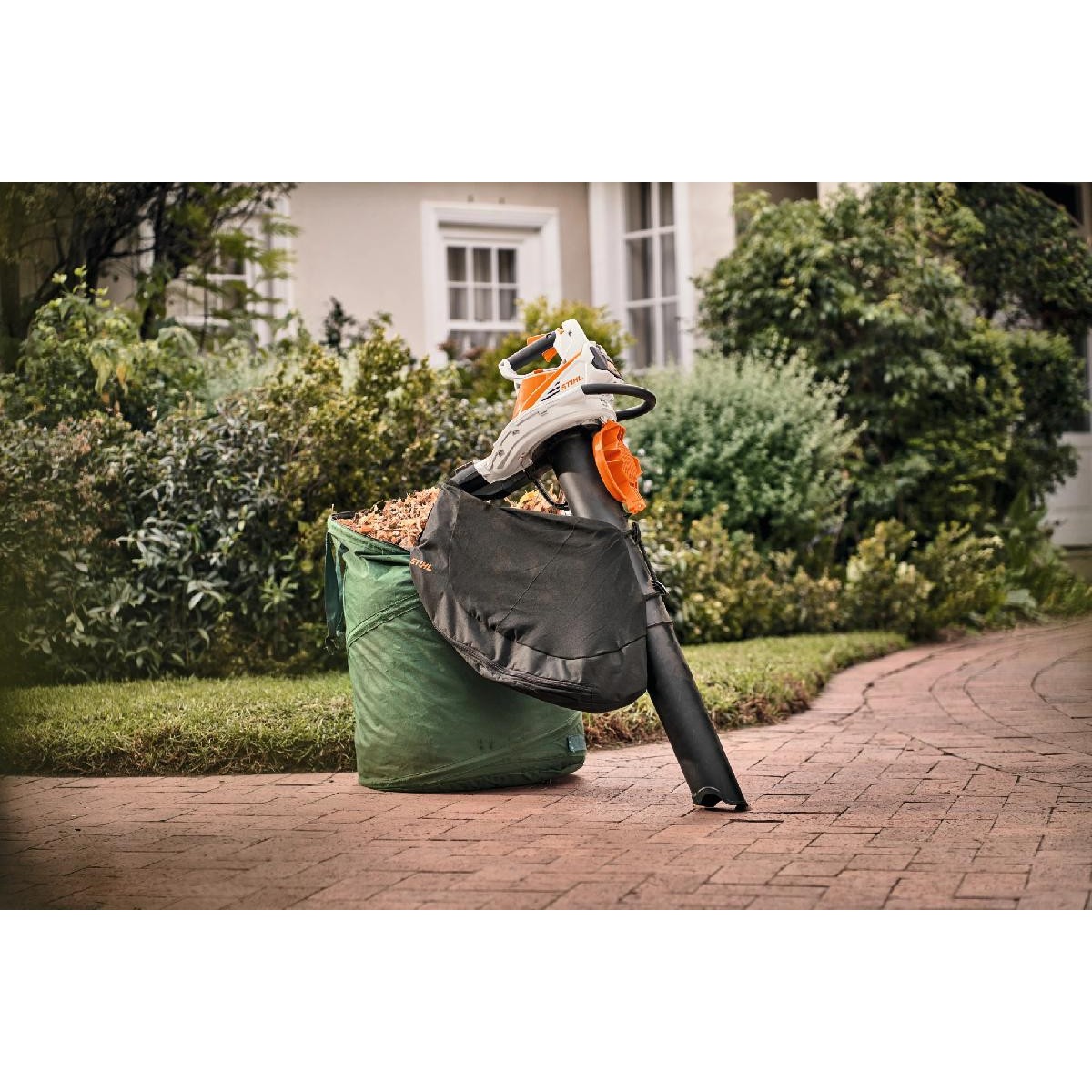 Stihl Recharge blower - vacuum cleaner SHA 56