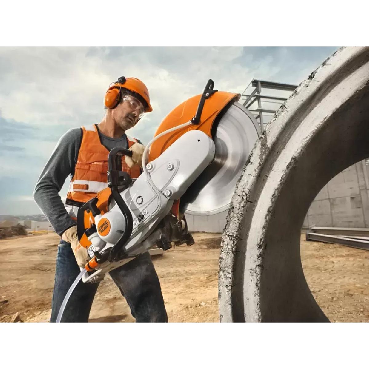Stihl TS 800 cutter with 400mm disc